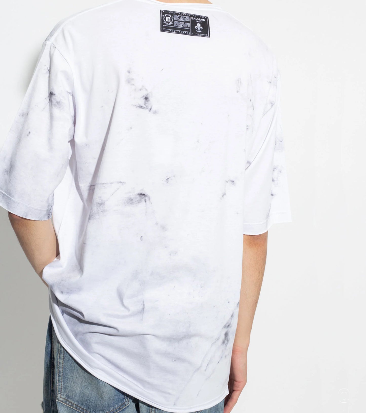 Graphic Print Oversized White T-shirt - Exclusive Wear